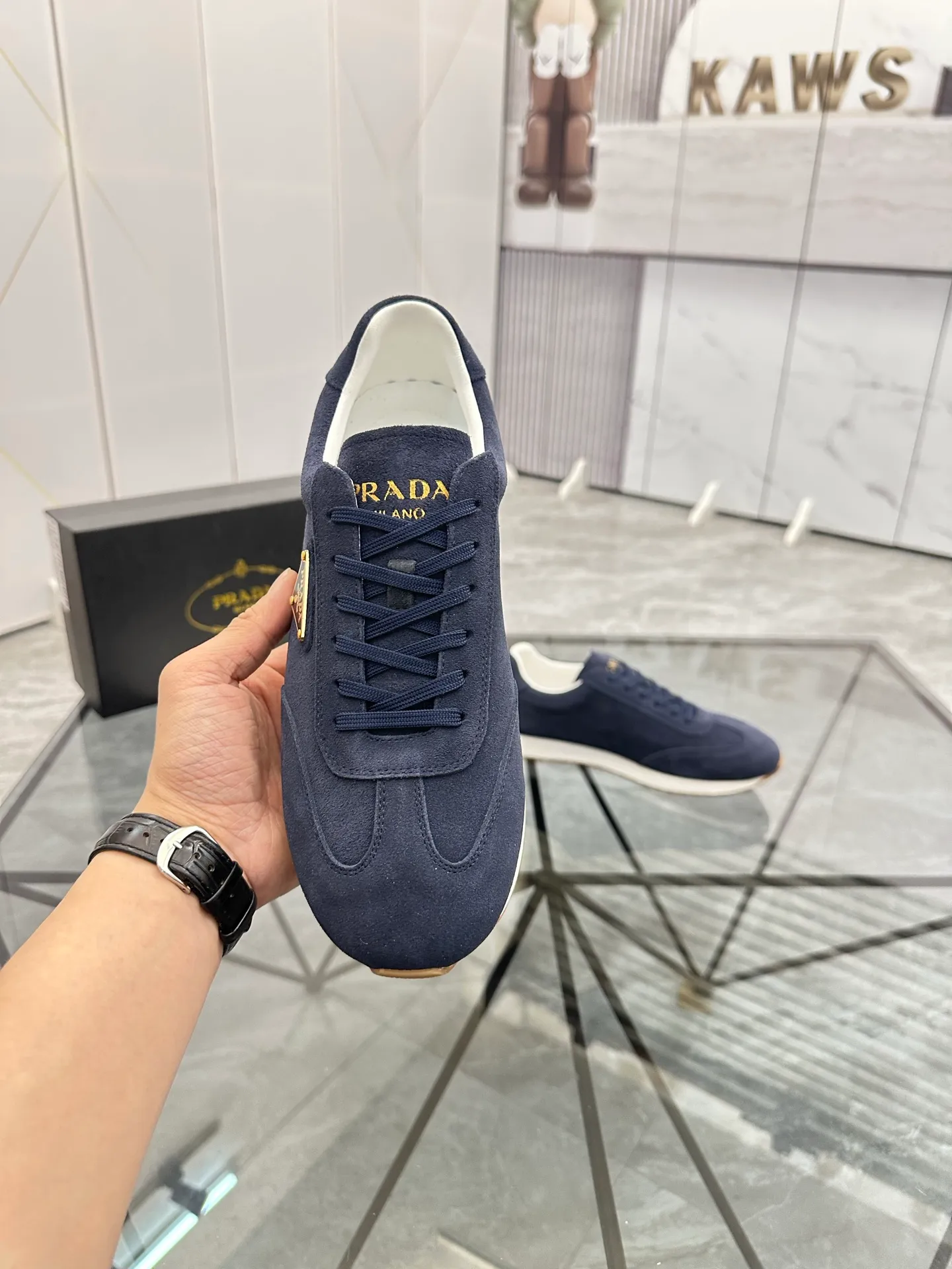 Men's shoes: 💰P420¥ Product trademark: Prada *"Prada*" low-top casual shoes Regular size: 38-44 (can be customized to 45) Product materials: imported nubuck leather upper, sheepskin lining, original outsole. Number: 020
